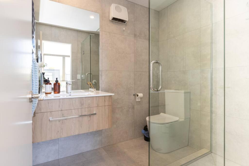 Inner City Luxury With Free Parking Christchurch Exterior photo