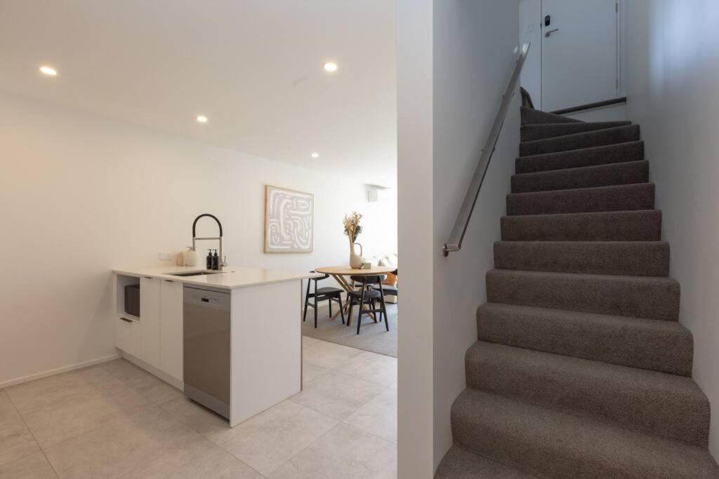 Inner City Luxury With Free Parking Christchurch Exterior photo