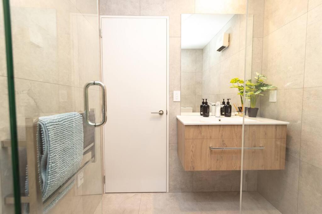 Inner City Luxury With Free Parking Christchurch Exterior photo